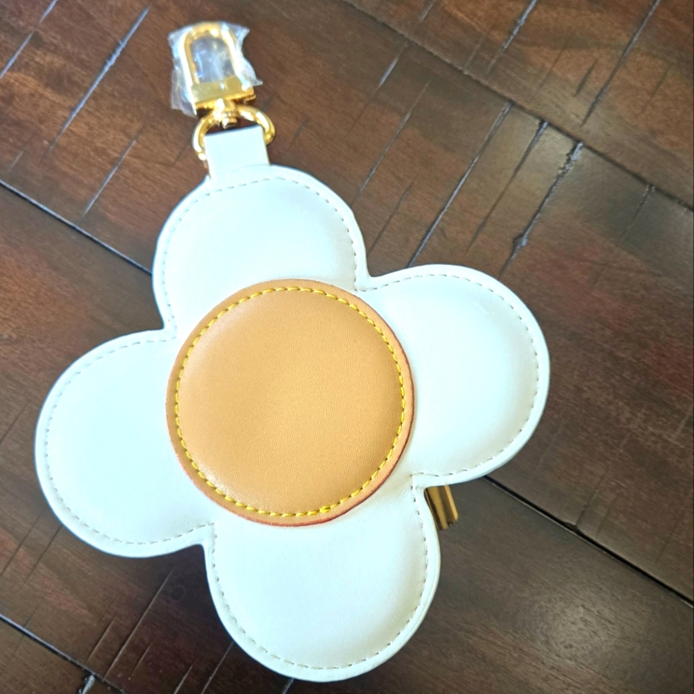 FASHION - White Flower-Shaped Keychain - New, Never Used